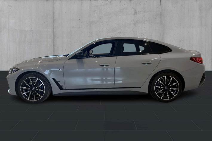 Grå BMW i4 fra 2025