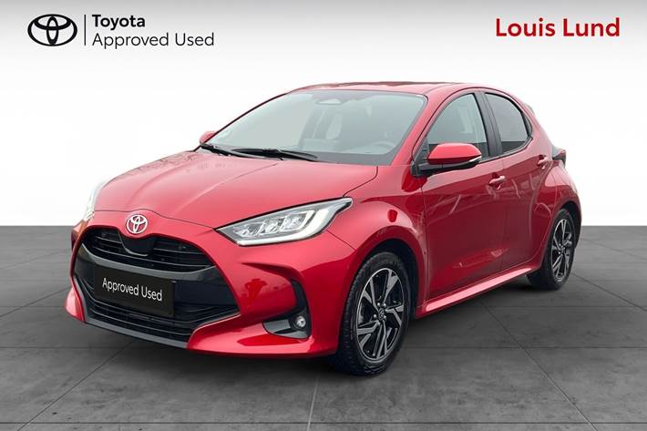 Rød Toyota Yaris fra 2025 set udefra