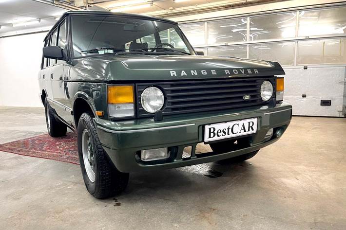 Grøn Land Rover Range Rover fra 1993 set udefra