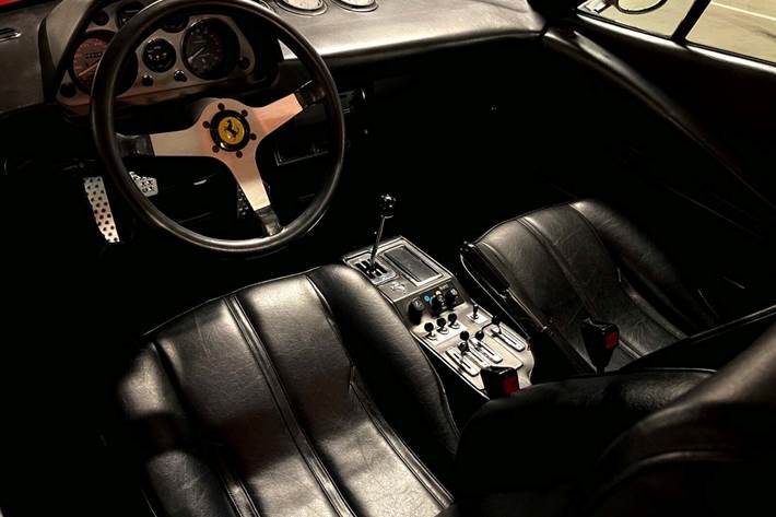 Rød Ferrari 308 fra 1979