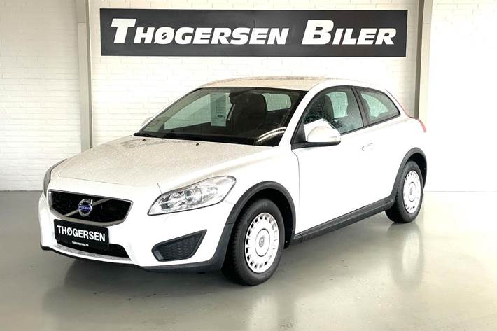 Hvid Volvo C30 fra 2011 set udefra