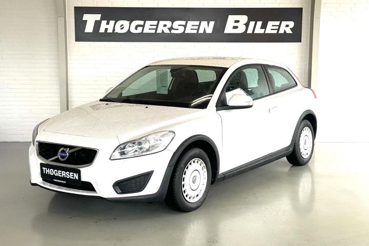 Hvid Volvo C30 fra 2011 set udefra