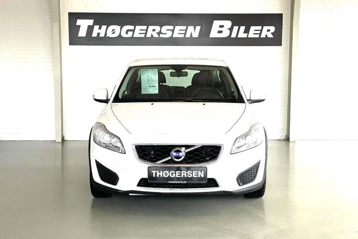Hvid Volvo C30 fra 2011 set udefra