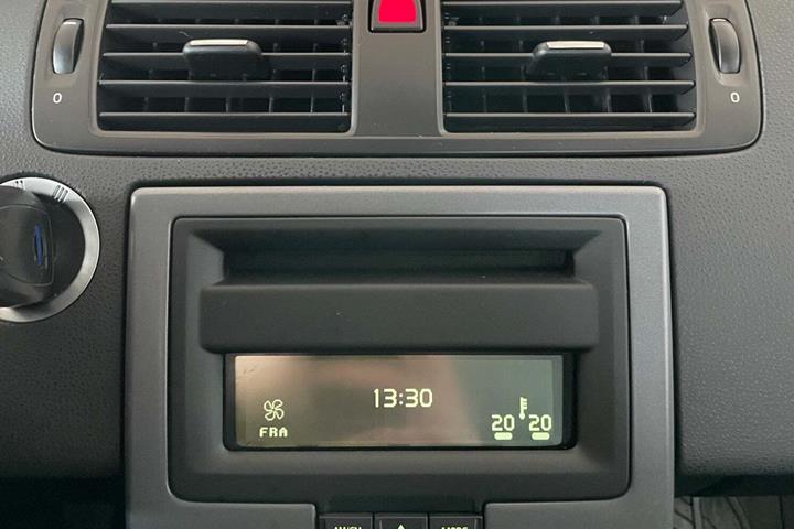 Hvid Volvo C30 fra 2011 set indefra