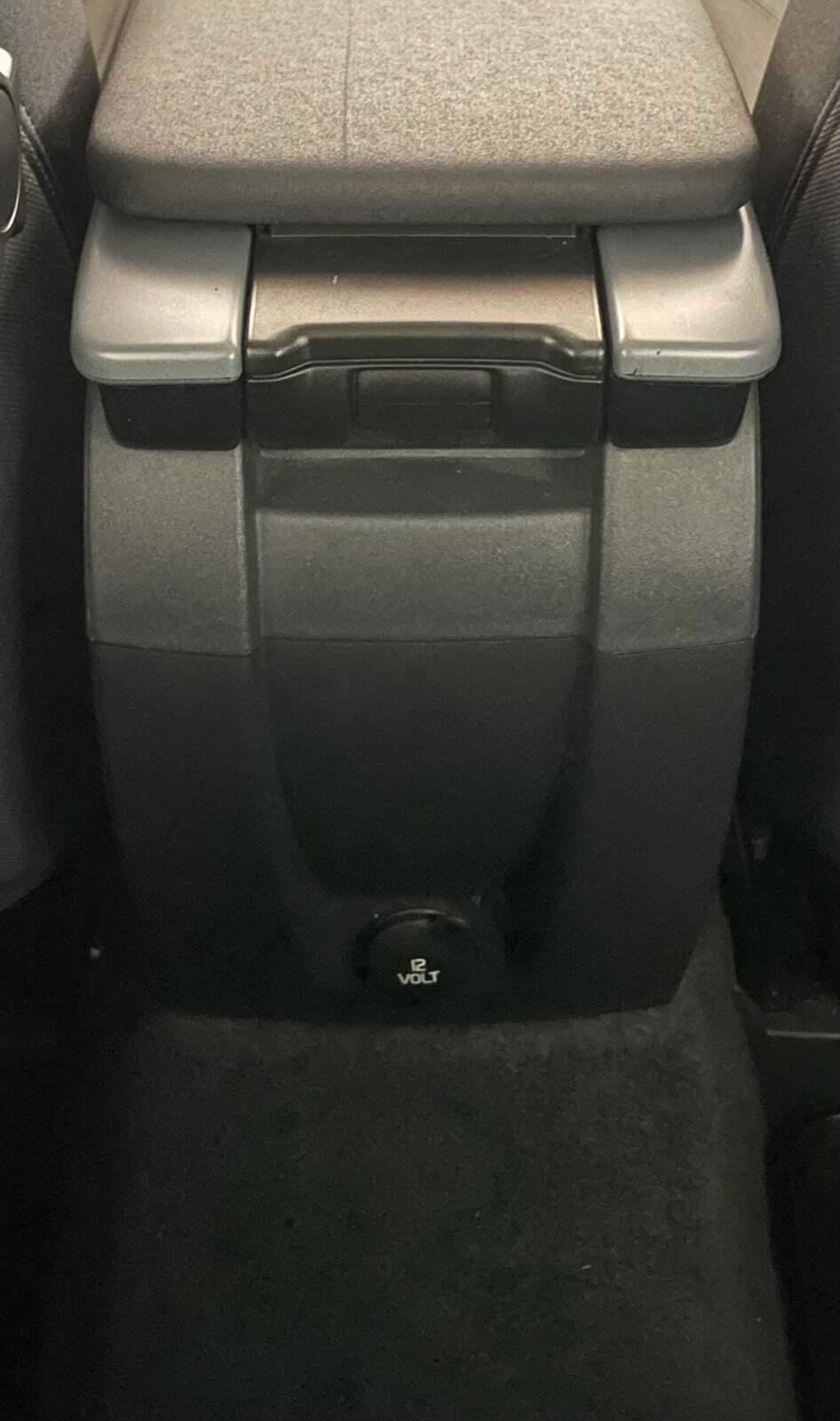 Hvid Volvo C30 fra 2011 set indefra