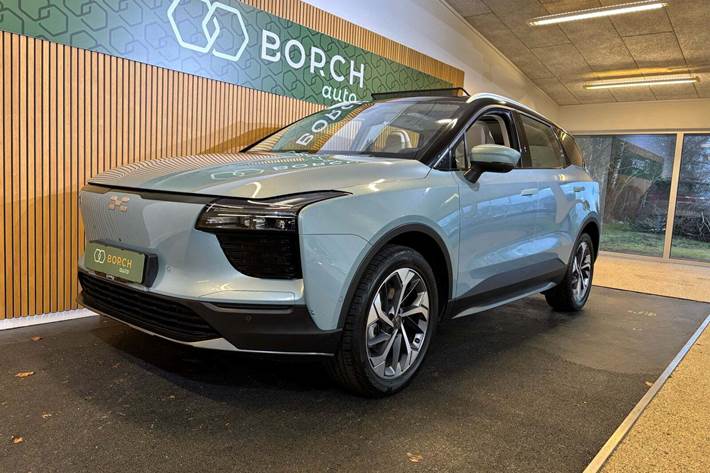 Blå Aiways U5 fra 2022 set udefra