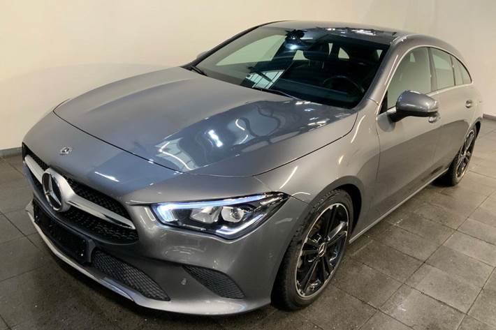 Grå Mercedes CLA200 fra 2020 set udefra