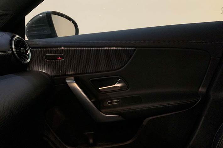 Grå Mercedes CLA200 fra 2020