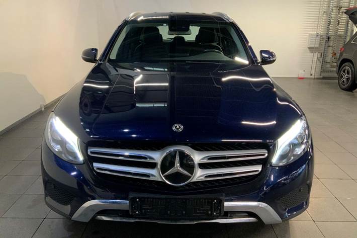 Blå Mercedes GLC300 fra 2018
