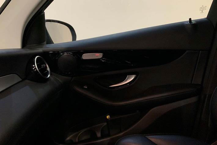 Blå Mercedes GLC300 fra 2018