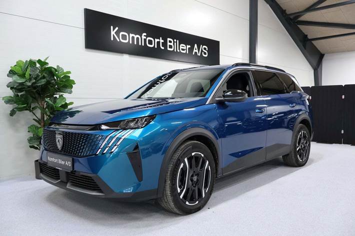 Blå Peugeot e-5008 fra 2025 set udefra