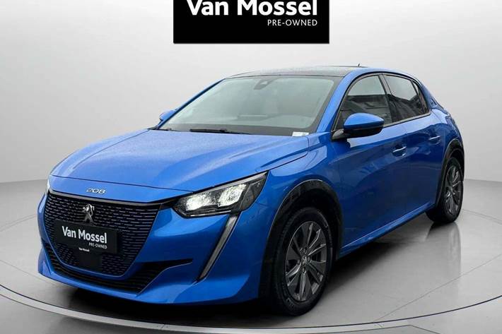 Blå Peugeot e-208 fra 2020 set udefra