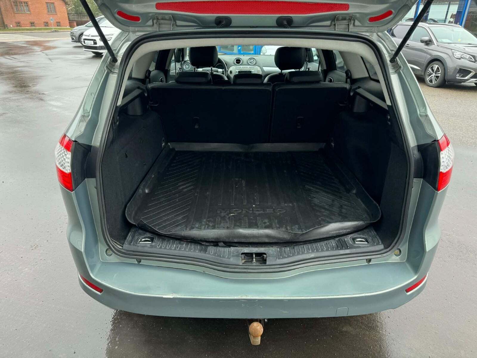 Grå Ford Mondeo fra 2007