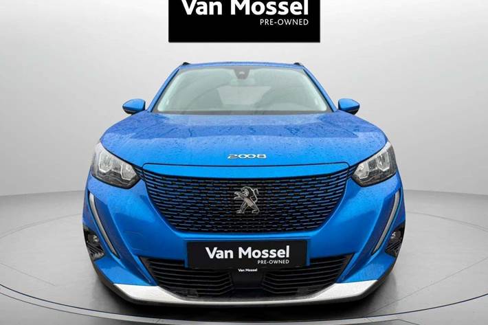 Blå Peugeot e-2008 fra 2021