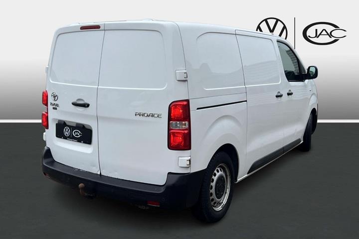 Hvid Toyota ProAce fra 2019