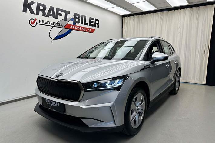 Sølv Skoda Enyaq fra 2023 set udefra