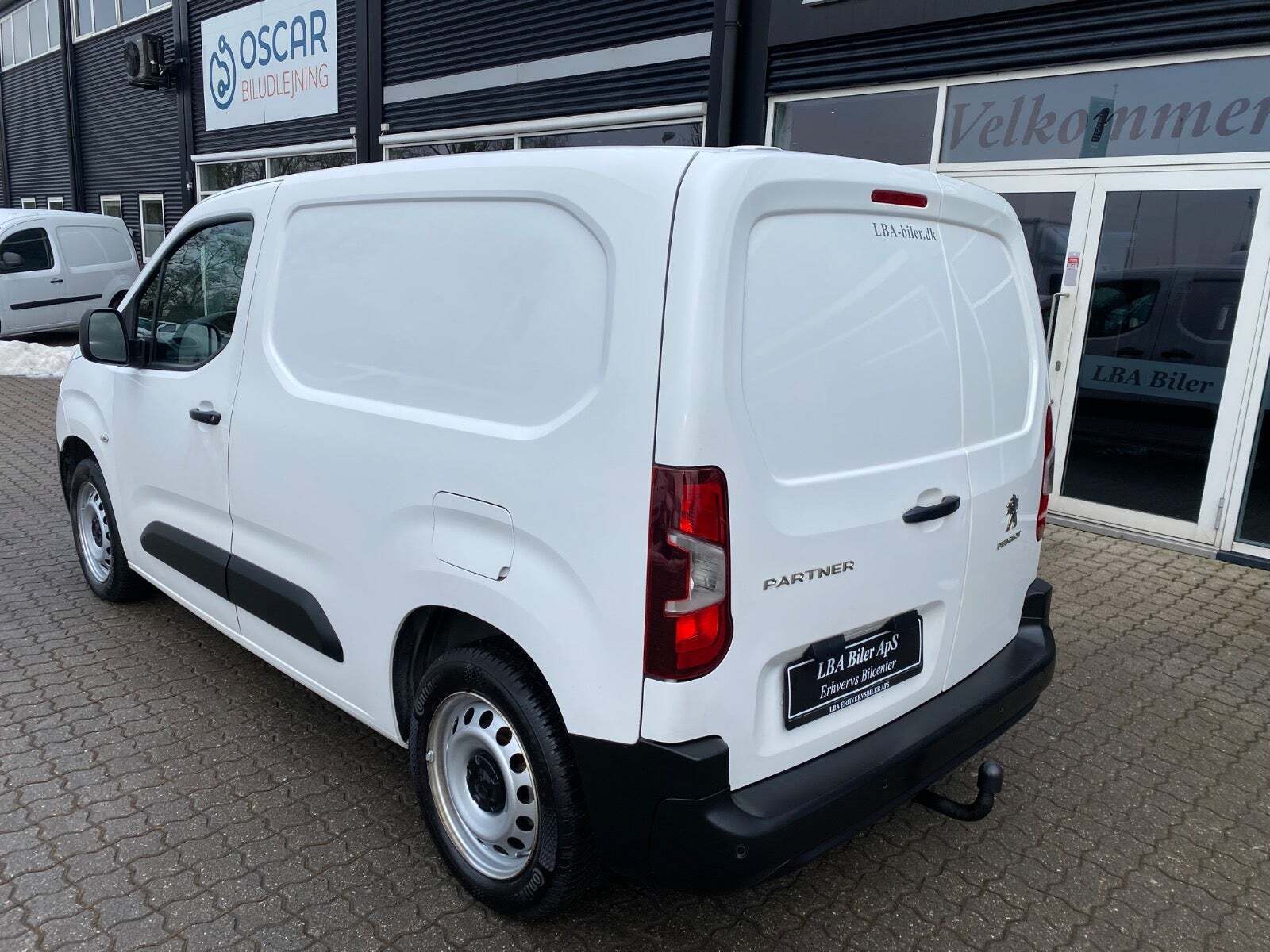Hvid Peugeot Partner fra 2020