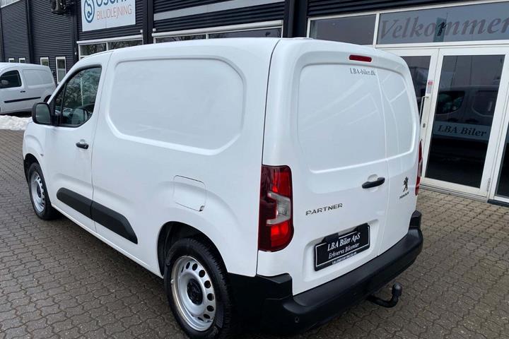 Hvid Peugeot Partner fra 2020