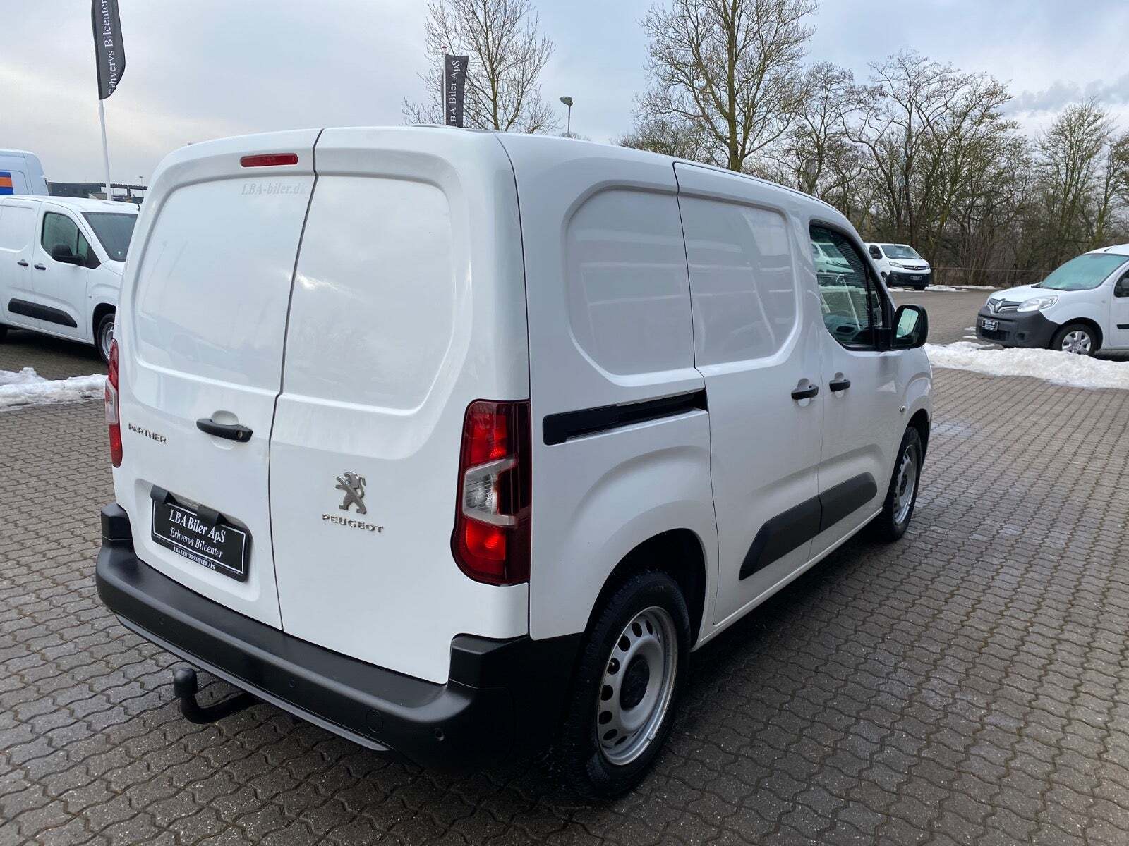 Hvid Peugeot Partner fra 2020
