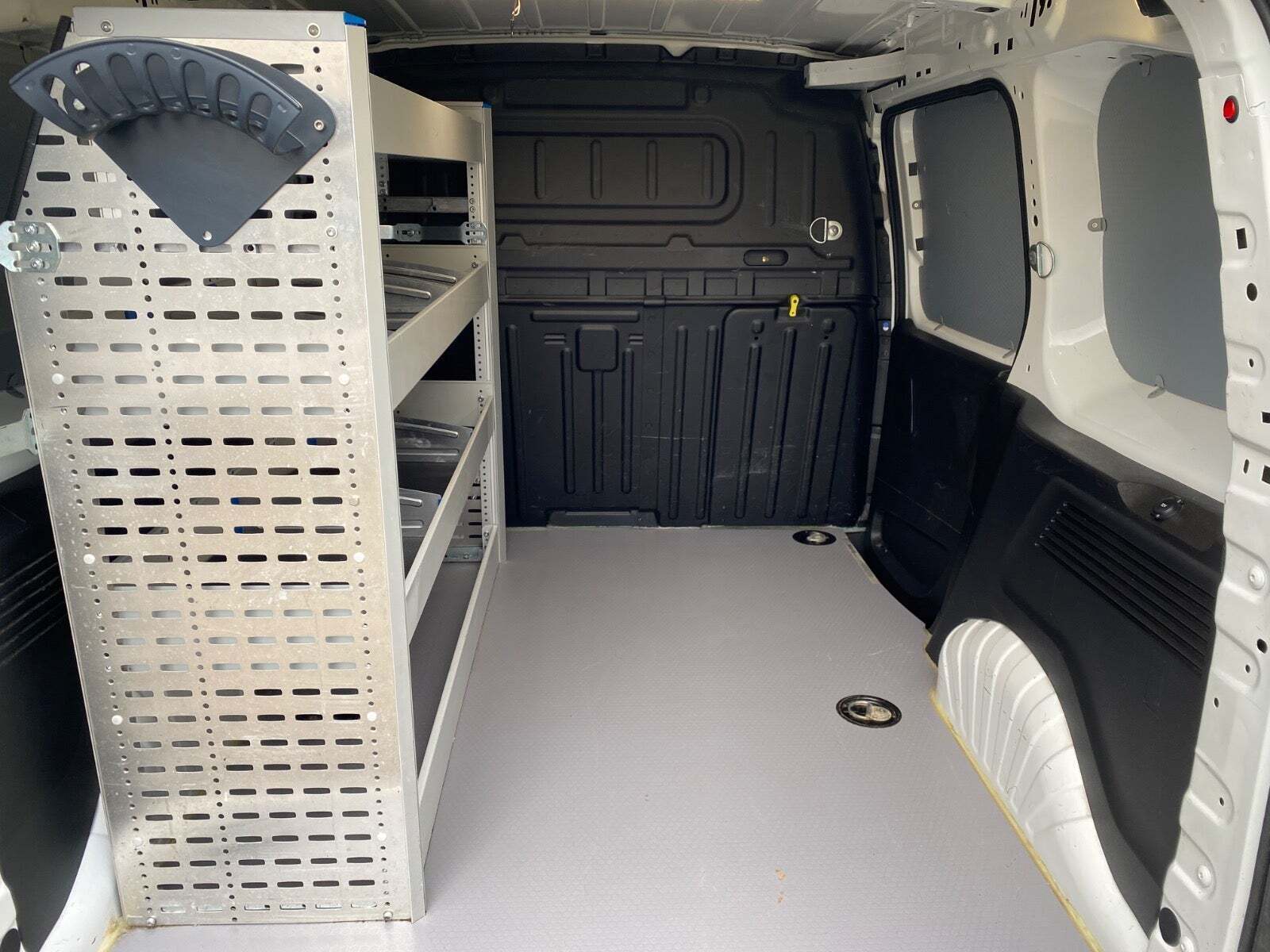 Hvid Peugeot Partner fra 2020