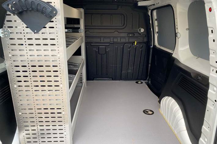 Hvid Peugeot Partner fra 2020