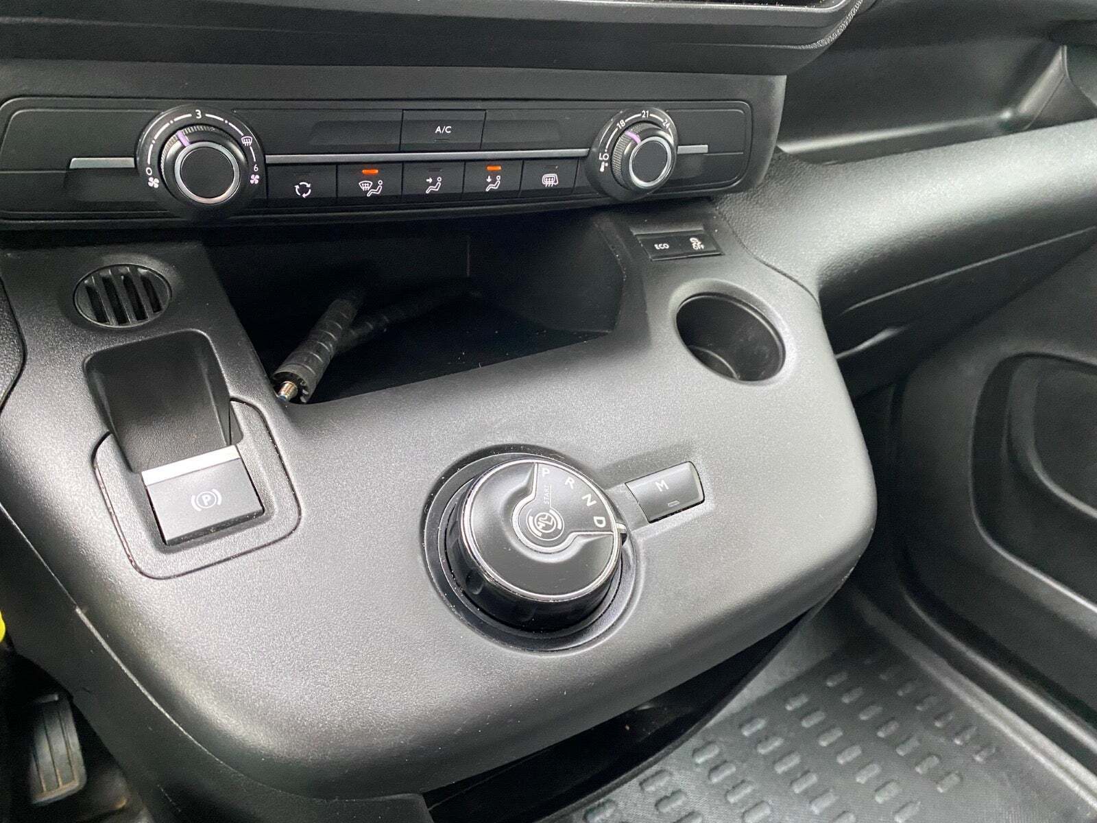 Hvid Peugeot Partner fra 2020