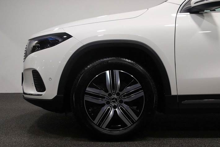 Hvid Mercedes EQA300 fra 2024