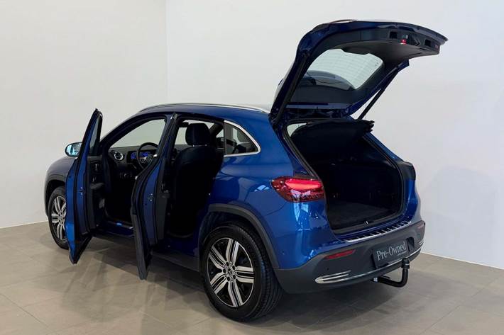 Blå Mercedes EQA300 fra 2025