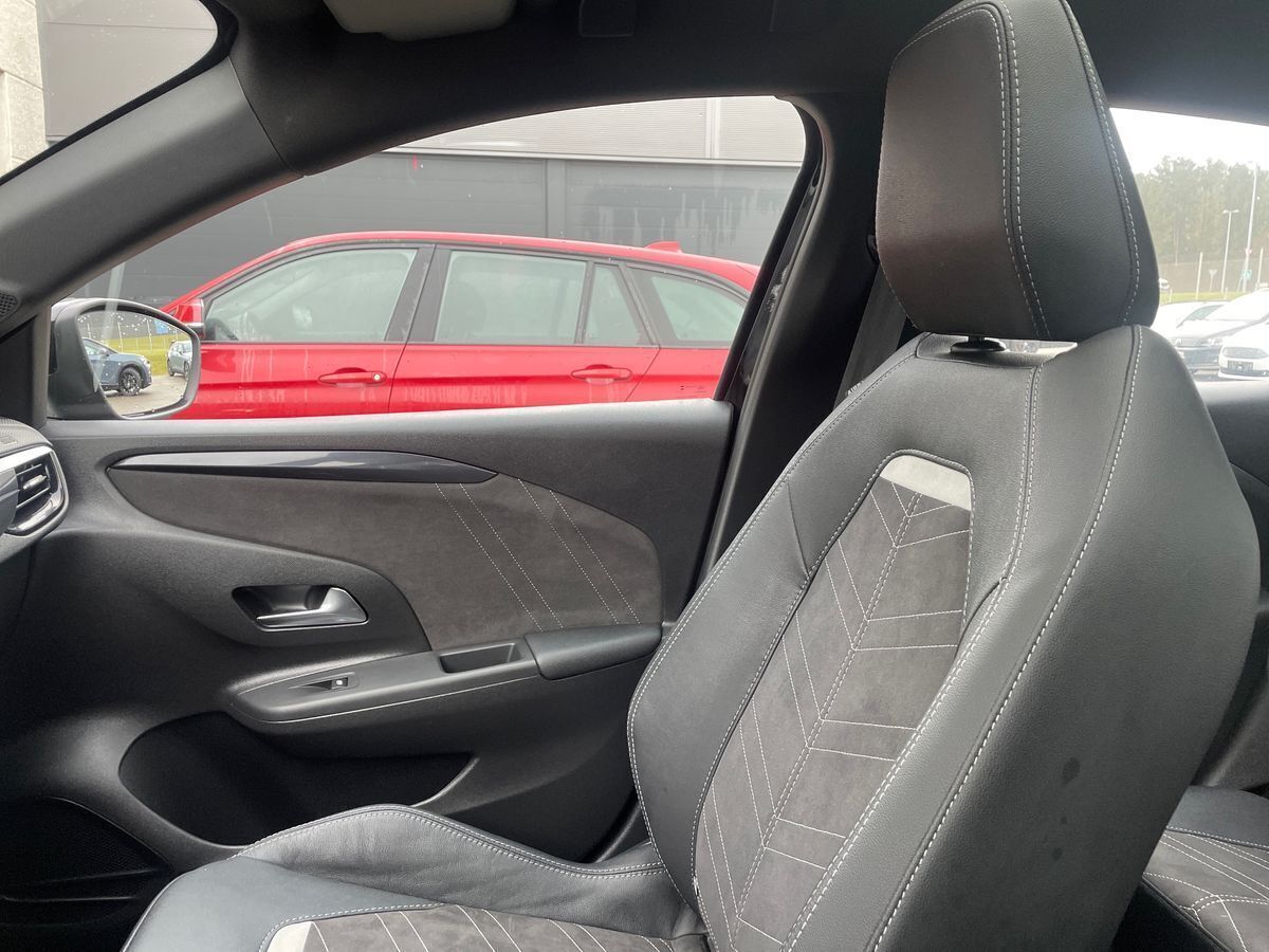 Sort Opel Corsa-e fra 2024