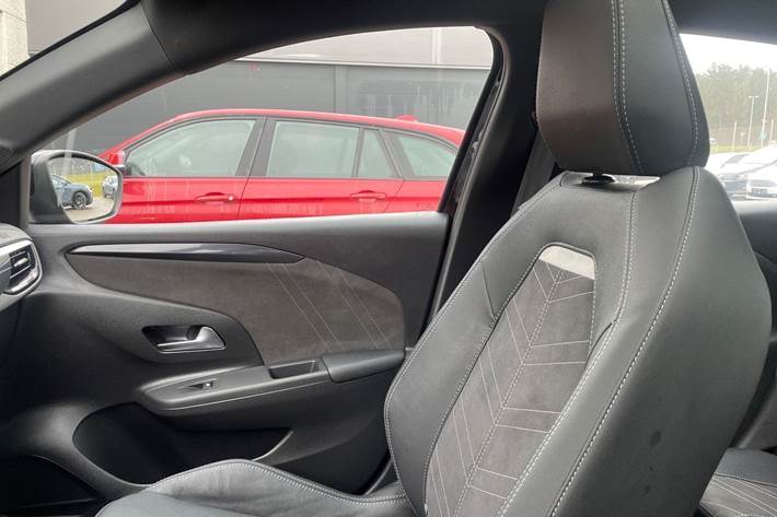 Sort Opel Corsa-e fra 2024