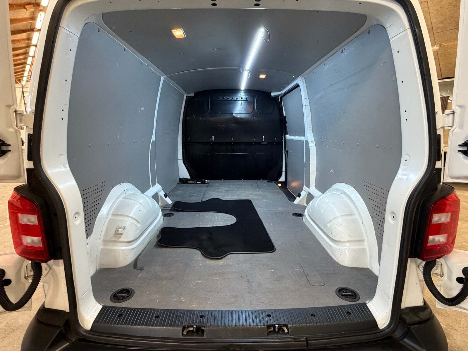 Hvid VW Transporter fra 2017