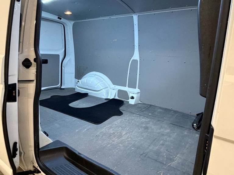 VW Transporter 2,0 TDi 150 Kassevogn lang