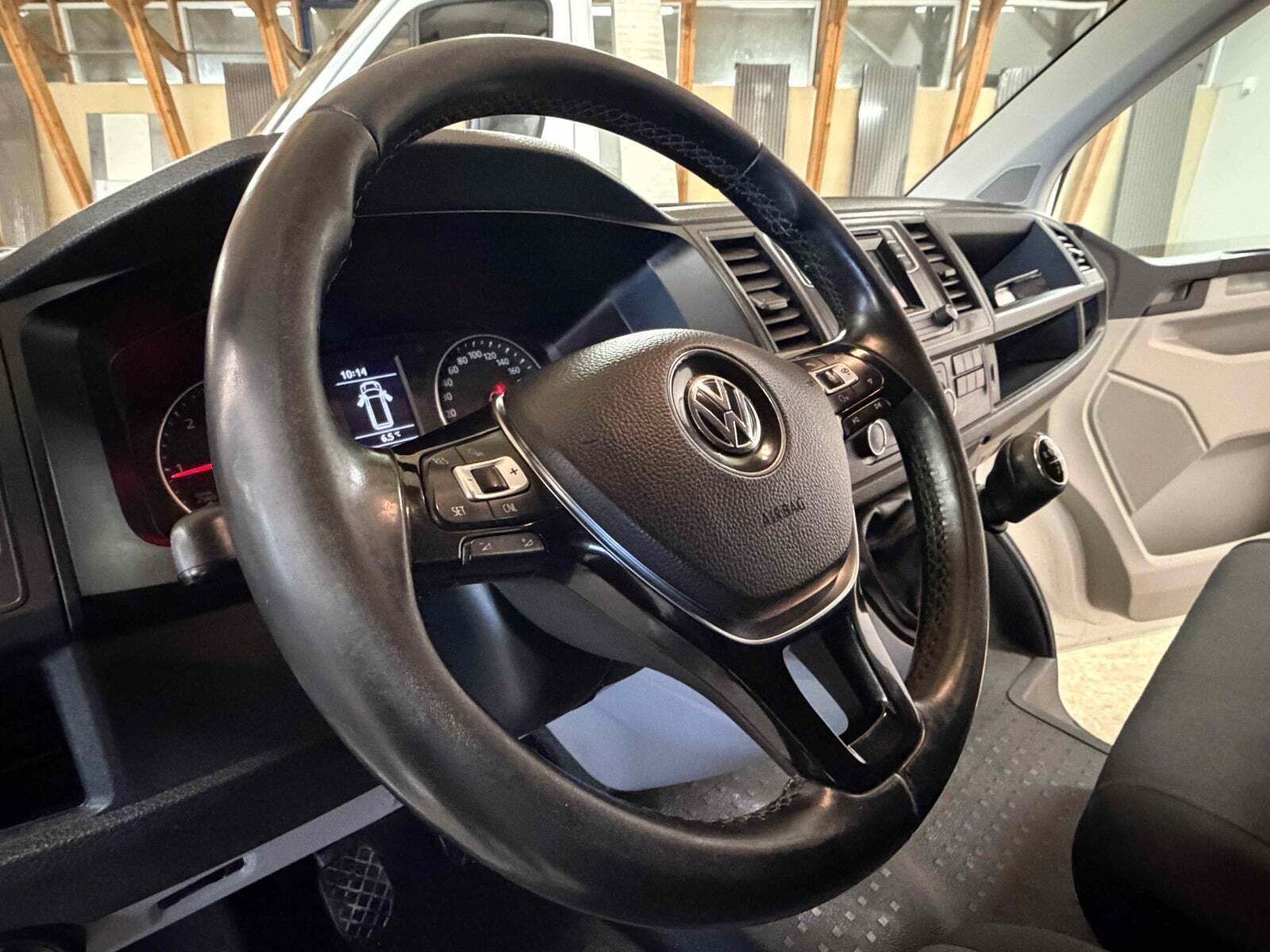 Hvid VW Transporter fra 2017