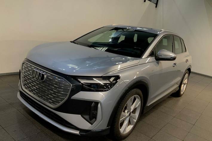 Sølv Audi Q4 e-tron fra 2021 set udefra