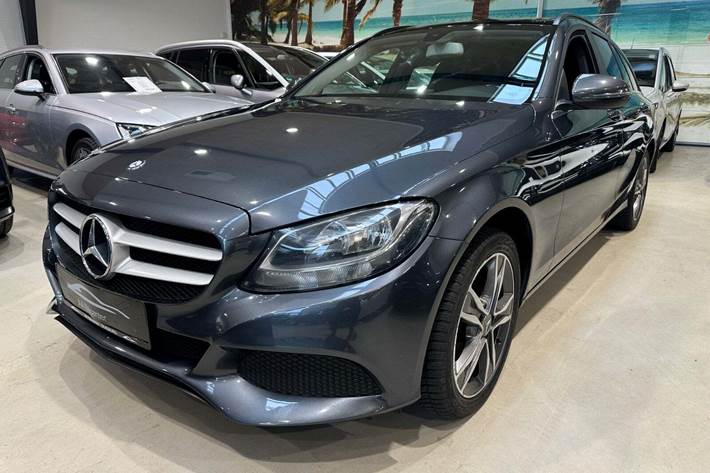 Grå Mercedes C200 d fra 2016 set udefra