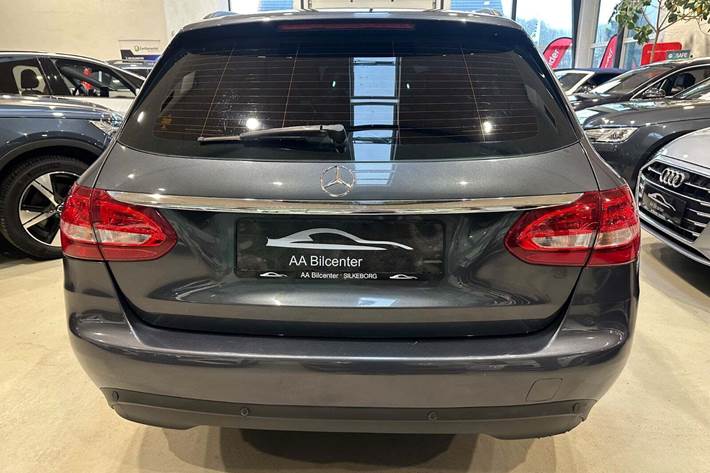 Grå Mercedes C200 d fra 2016