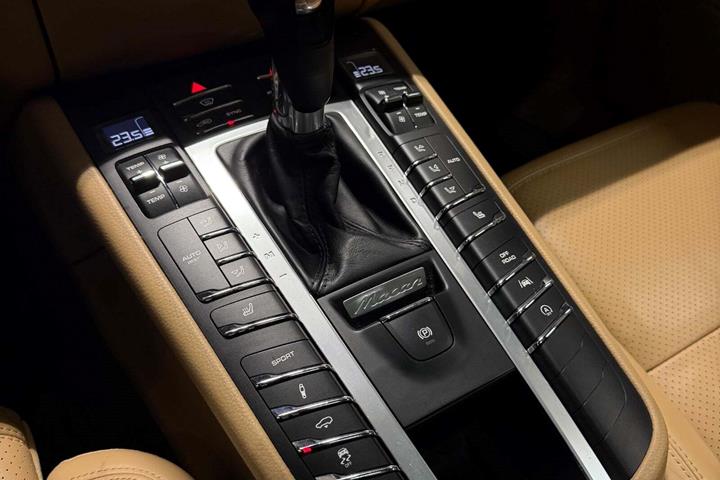 Grå Porsche Macan S fra 2018