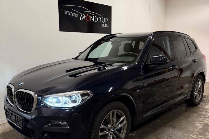 Blå BMW X3 fra 2020 set udefra