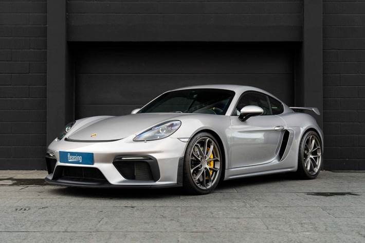 Sølv Porsche 718 Cayman GT4 fra 2020