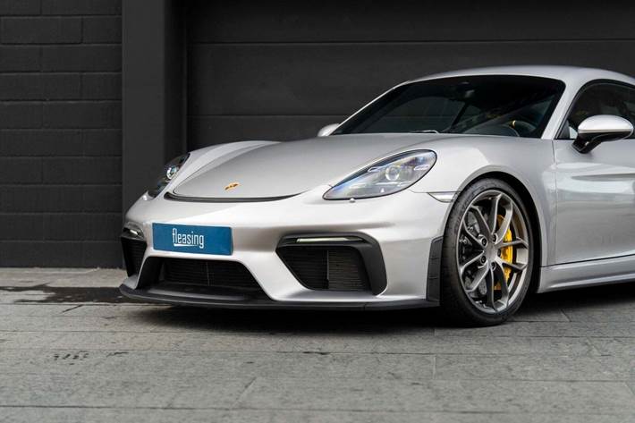 Sølv Porsche 718 Cayman GT4 fra 2020