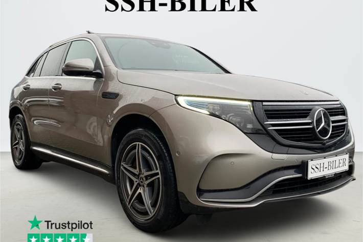 Sølv Mercedes EQC400 fra 2021 set udefra