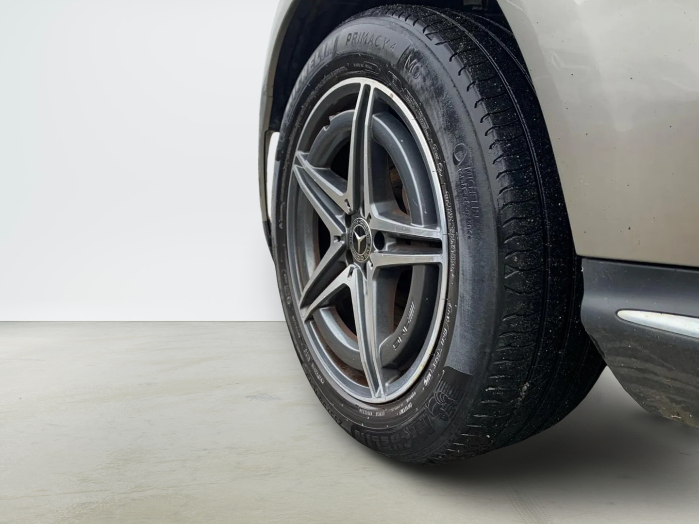 Beige Mercedes EQC400 fra 2022