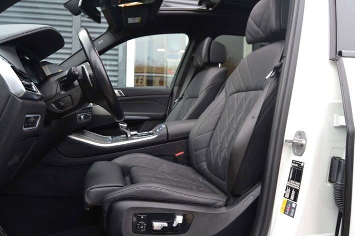 Hvid BMW X5 fra 2023