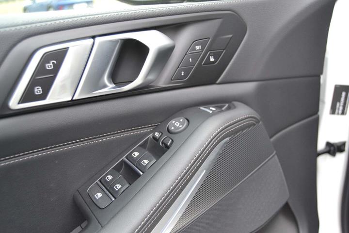 Hvid BMW X5 fra 2023