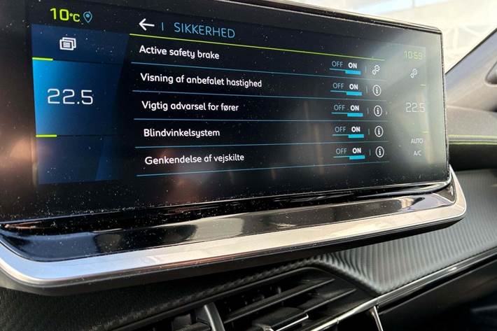 Hvid Peugeot e-2008 fra 2022