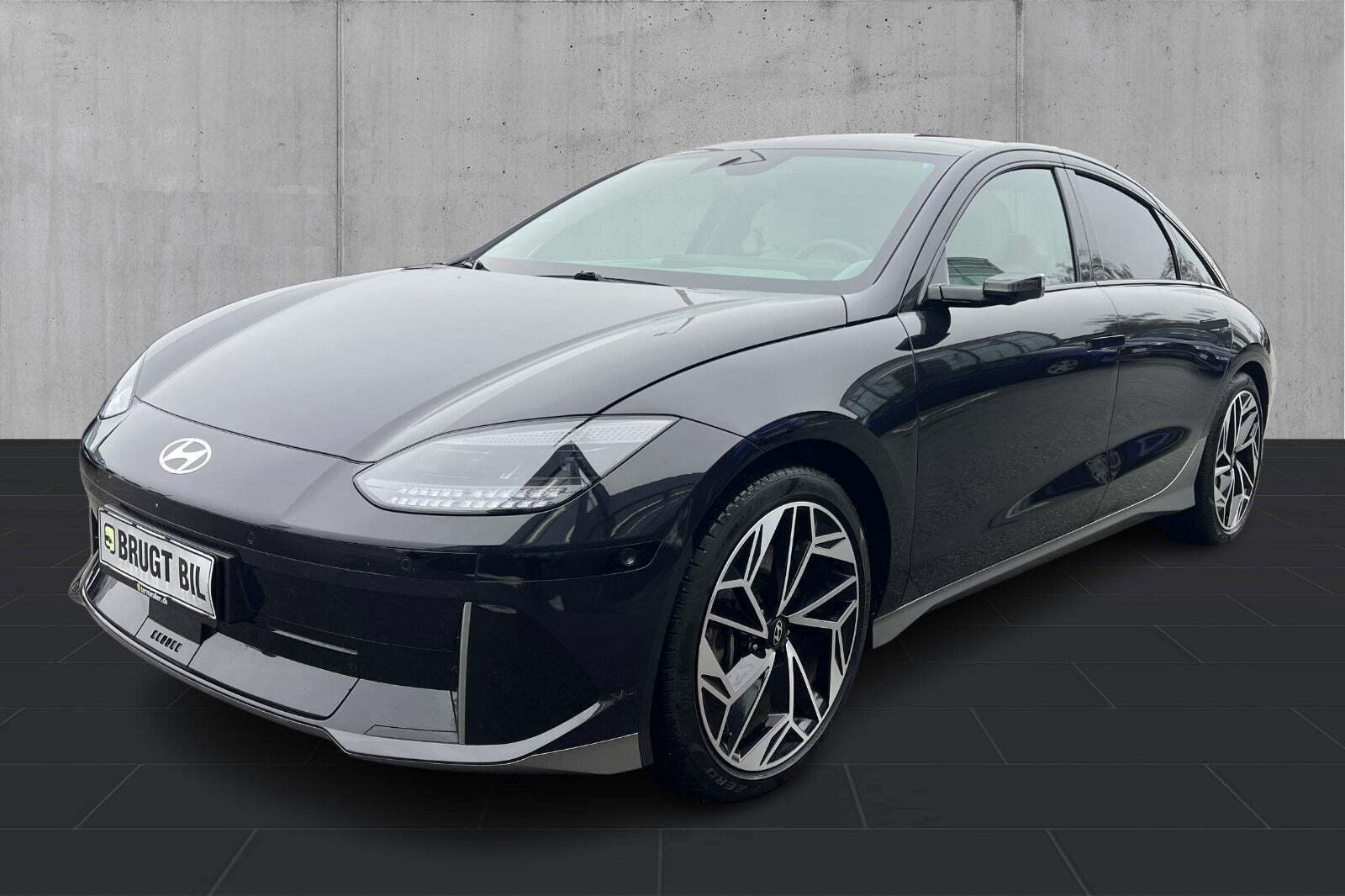 Blå Hyundai Ioniq 6 fra 2023