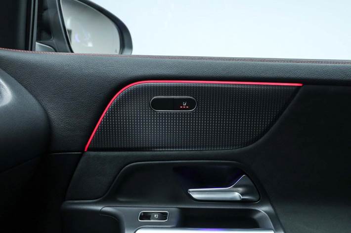 Sort Mercedes EQA250+ fra 2023