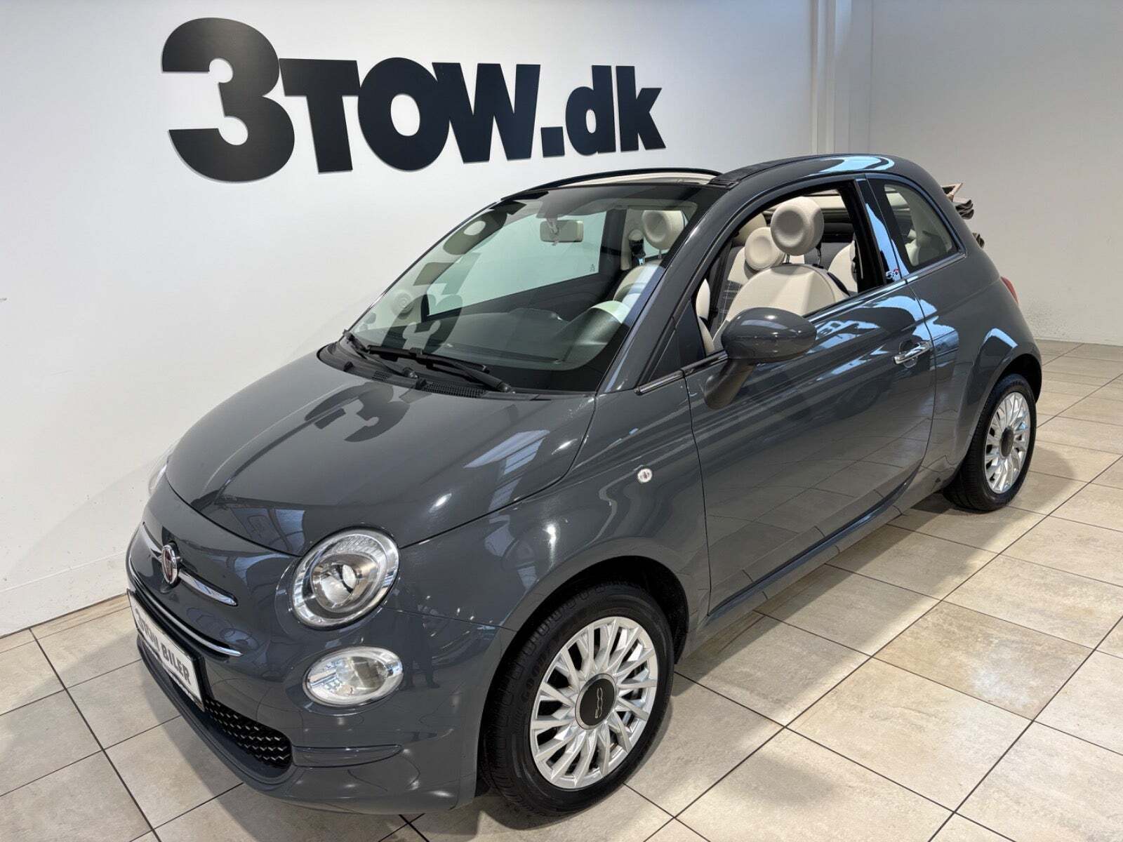 Grå Fiat 500C fra 2020
