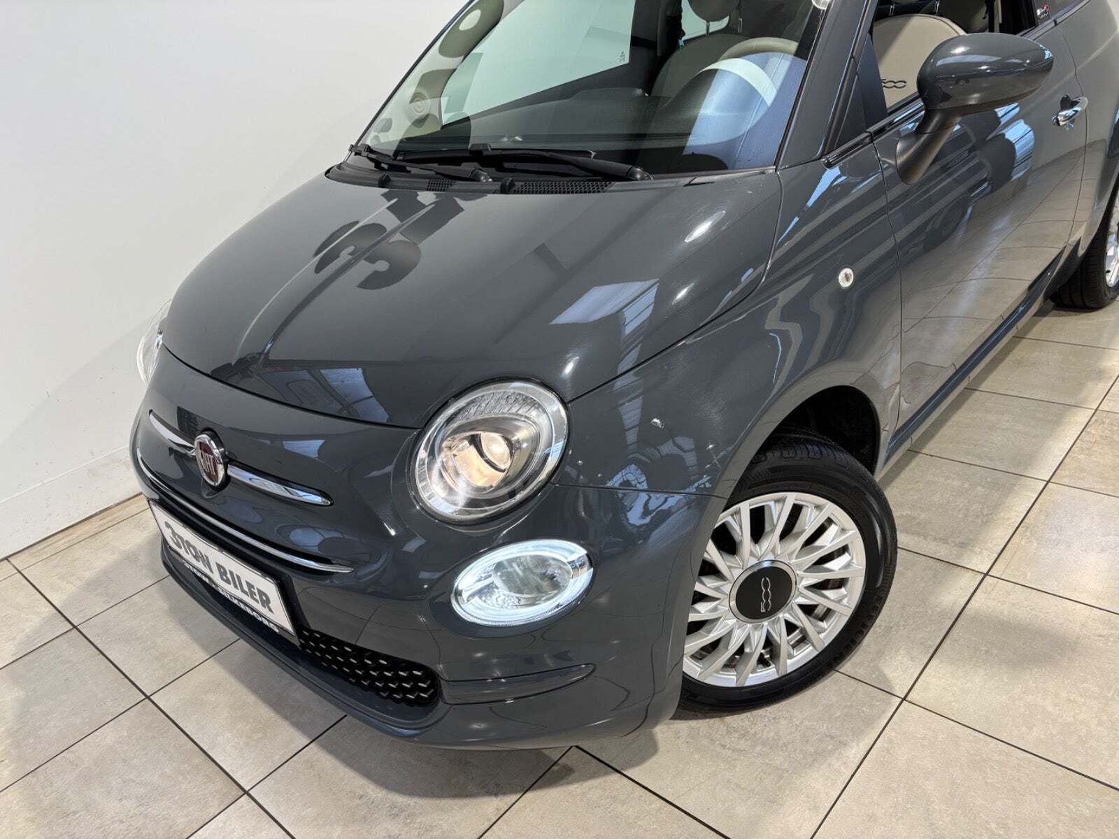 Grå Fiat 500C fra 2020