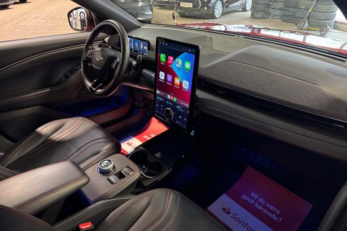 Rød Ford Mustang Mach-E fra 2021